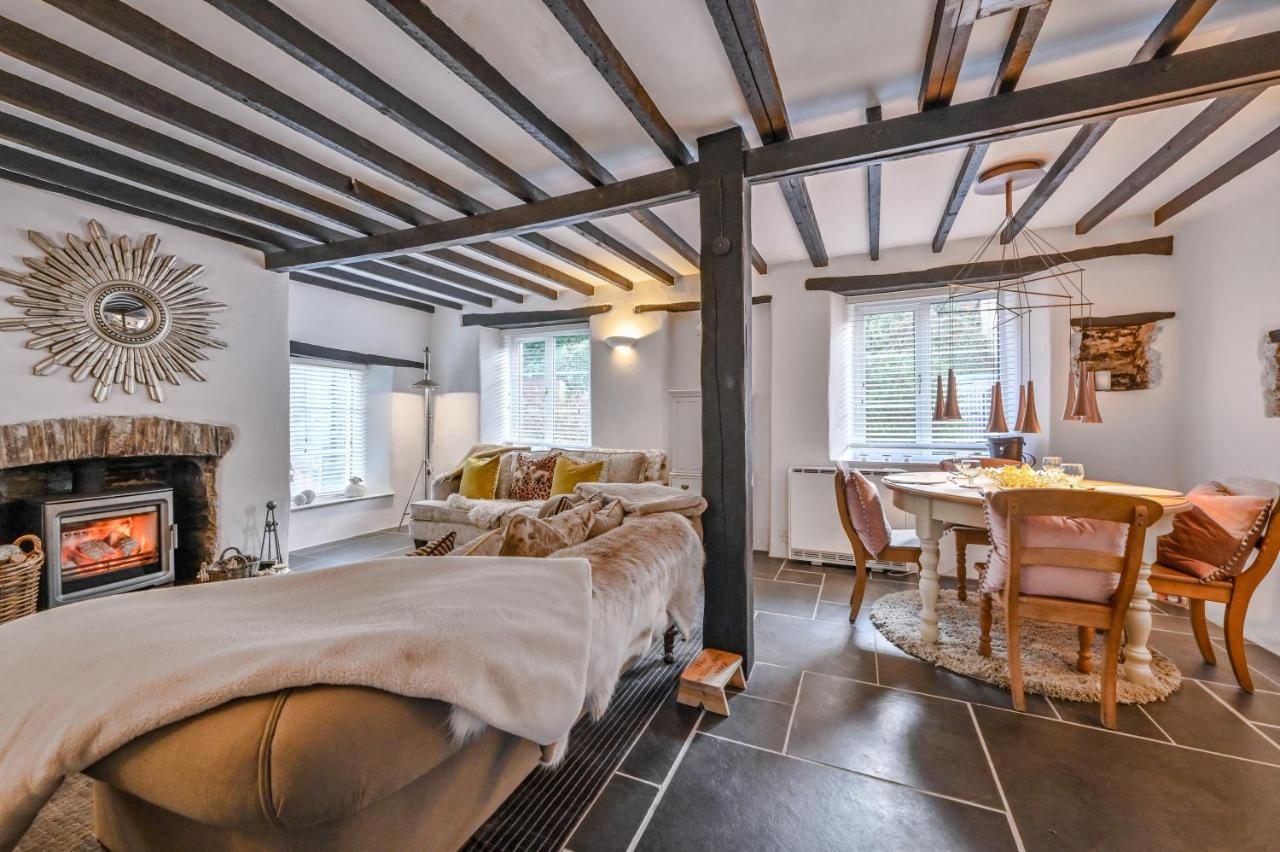 A Superb Bijou Retreat With Jacuzzi Near An Excellent Village Pub Єлвертон Екстер'єр фото